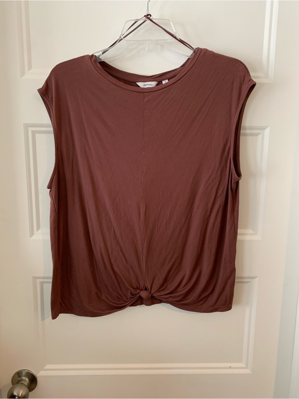 Reitman's ,Women's Sleeveless Twist-Front Top - Brown